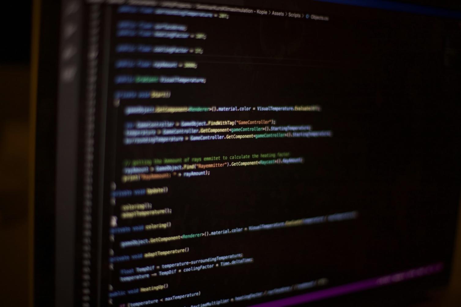 Teilnehmer arbeitet am Laptop im Rahmen eines Kurses zur digitalen Verwaltung